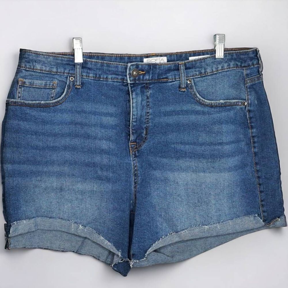 Sofia by Sofia Vergara Lila Short size 16W